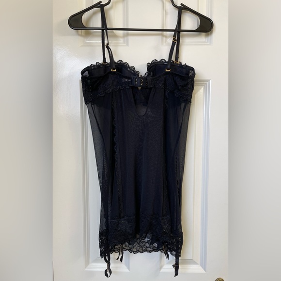 Victorias Secret - Very Sexy 36C - Picture 2 of 2